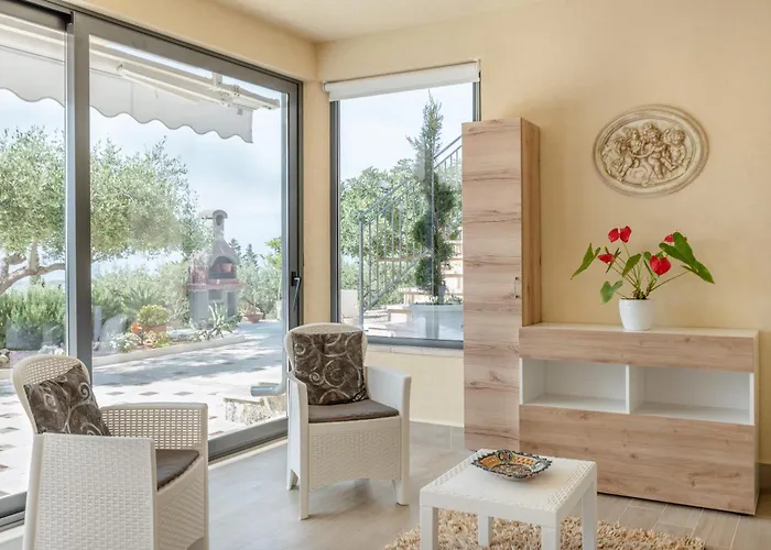 Villa Simona con giardino Favara